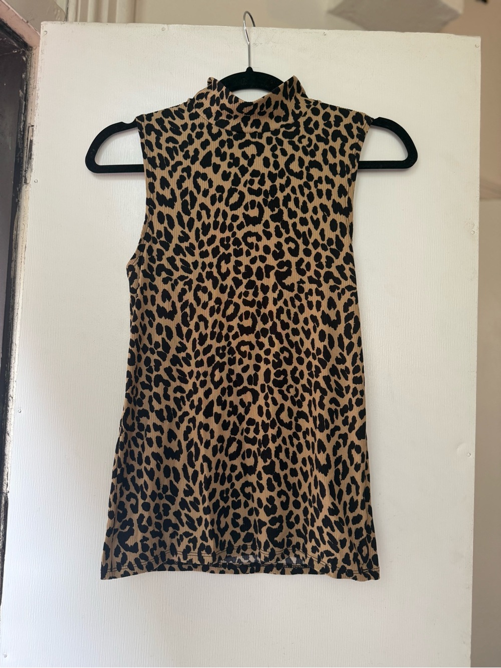 Sleeveless Mock Neck Leopard Tank Top
